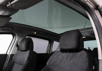Подержанный автомобиль Peugeot 3008 2011 года (12 фото)