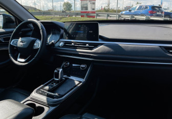 Подержанный автомобиль Chery Tiggo 8 2022 года (9 фото)