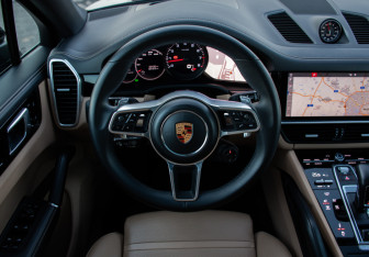 Подержанный автомобиль Porsche Cayenne 2019 года (25 фото)
