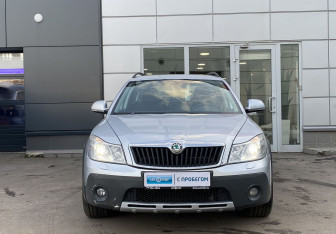 Подержанный автомобиль Skoda Octavia Wagon 2012 года (2 фото)