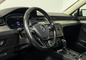 Подержанный автомобиль Volkswagen Passat Sedan 2019 года (13 фото)