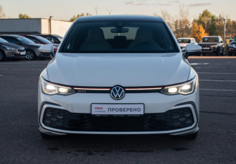 Подержанный автомобиль Volkswagen Golf GTI Hatchback 2021 года (2 фото)