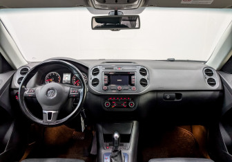 Подержанный автомобиль Volkswagen Tiguan 2012 года (27 фото)