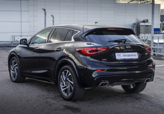 Подержанный автомобиль Infiniti Q30 2017 года (7 фото)