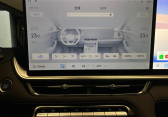 Подержанный автомобиль Geely Monjaro 2026 года (19 фото)