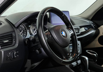 Подержанный автомобиль BMW X1 2011 года (11 фото)