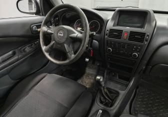 Подержанный автомобиль Nissan Almera Sedan 2006 года (10 фото)