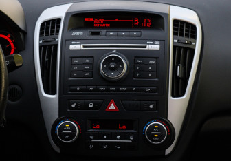 Подержанный автомобиль Kia Ceed Hatchback 2010 года (10 фото)