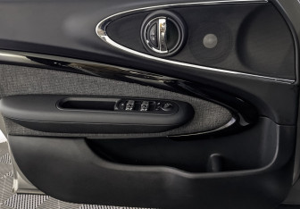 Подержанный автомобиль MINI Clubman Wagon 2019 года (19 фото)