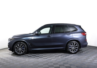 Подержанный автомобиль BMW X5 2019 года (8 фото)