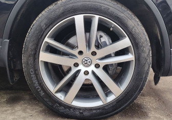 Подержанный автомобиль Volkswagen Touareg 2017 года (18 фото)
