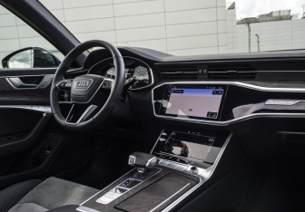 Подержанный автомобиль Audi A6 Sedan 2023 года (16 фото)