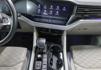 Подержанный автомобиль Volkswagen Touareg 2020 года (18 фото)