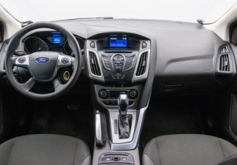 Подержанный автомобиль Ford Focus Sedan 2011 года (13 фото)
