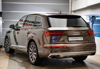 Подержанный автомобиль Audi Q7 2016 года (6 фото)