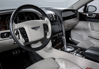 Подержанный автомобиль Bentley Continental Flying Spur 2006 года (14 фото)