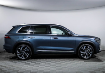 Подержанный автомобиль Geely Monjaro 2022 года (4 фото)