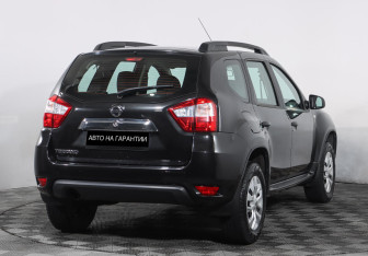 Подержанный автомобиль Nissan Terrano 2015 года (3 фото)