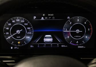 Подержанный автомобиль Kia Carnival 2021 года (10 фото)