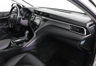 Подержанный автомобиль Toyota Camry Sedan 2020 года (10 фото)