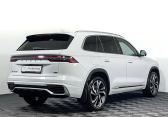 Подержанный автомобиль Geely Monjaro 2025 года (5 фото)