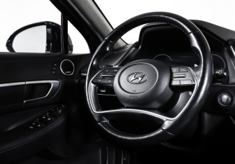 Подержанный автомобиль Hyundai Sonata 2020 года (13 фото)