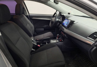 Подержанный автомобиль Mitsubishi Lancer Sedan 2011 года (9 фото)