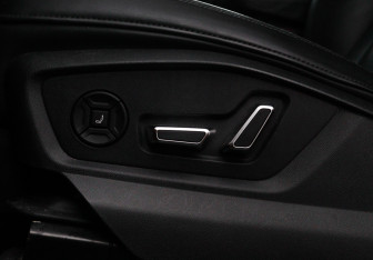 Подержанный автомобиль Audi Q8 2018 года (20 фото)