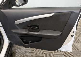 Подержанный автомобиль Nissan Almera Sedan 2013 года (19 фото)