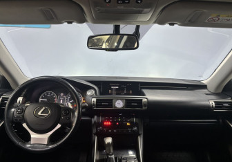 Подержанный автомобиль Lexus IS Sedan 2014 года (12 фото)