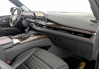 Подержанный автомобиль Cadillac Escalade Suv 2022 года (11 фото)