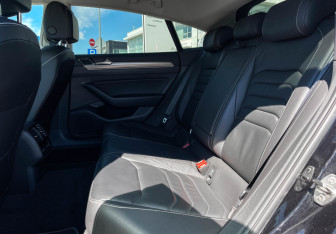 Подержанный автомобиль Volkswagen Arteon 2020 года (10 фото)
