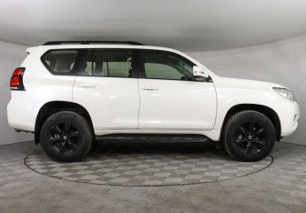 Подержанный автомобиль Toyota Land Cruiser Prado 2021 года (4 фото)