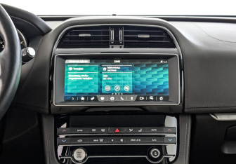 Подержанный автомобиль Jaguar F-Pace 2019 года (17 фото)