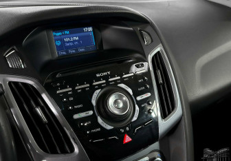 Подержанный автомобиль Ford Focus Hatchback 2012 года (9 фото)