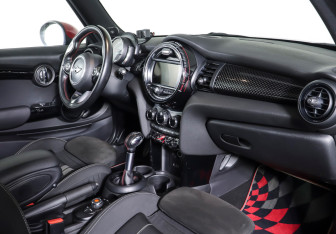 Подержанный автомобиль MINI Hatch 2017 года (30 фото)