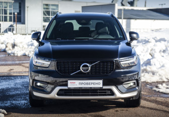 Подержанный автомобиль Volvo XC40 2019 года (3 фото)