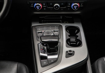 Подержанный автомобиль Audi Q7 2016 года (23 фото)