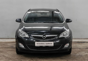 Подержанный автомобиль Opel Astra Hatchback 2011 года (2 фото)