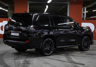 Подержанный автомобиль Lexus LX 2018 года (5 фото)