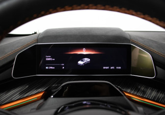 Подержанный автомобиль Zeekr 001 2023 года (11 фото)