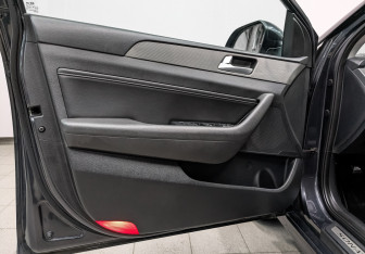 Подержанный автомобиль Hyundai Sonata 2018 года (19 фото)