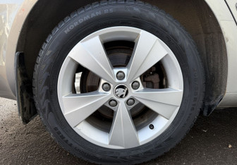 Подержанный автомобиль Skoda Octavia Liftback 2012 года (9 фото)