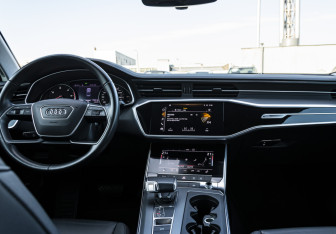 Подержанный автомобиль Audi A6 Sedan 2021 года (12 фото)