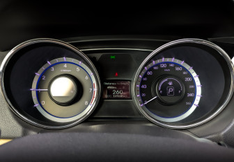 Подержанный автомобиль Hyundai Sonata 2011 года (13 фото)