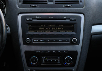 Подержанный автомобиль Skoda Octavia Wagon 2009 года (10 фото)