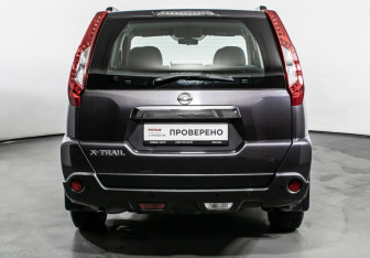 Подержанный автомобиль Nissan X-Trail 2013 года (6 фото)