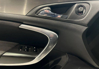 Подержанный автомобиль Opel Insignia Liftback 2013 года (16 фото)
