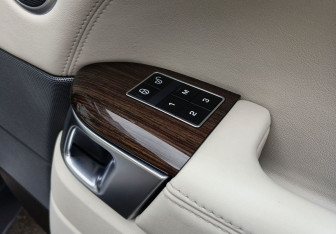 Подержанный автомобиль Land Rover Range Rover Sport 2015 года (27 фото)