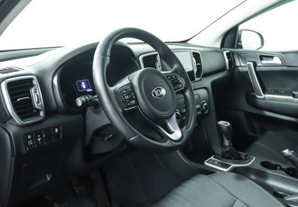 Подержанный автомобиль Kia Sportage 2017 года (13 фото)